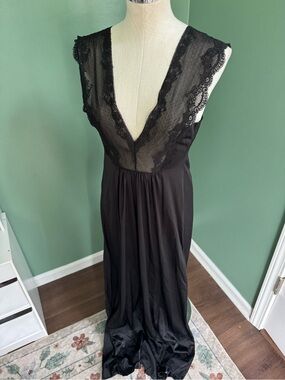 Vintage Black Lace-Trim V-Neck Long Nightgown